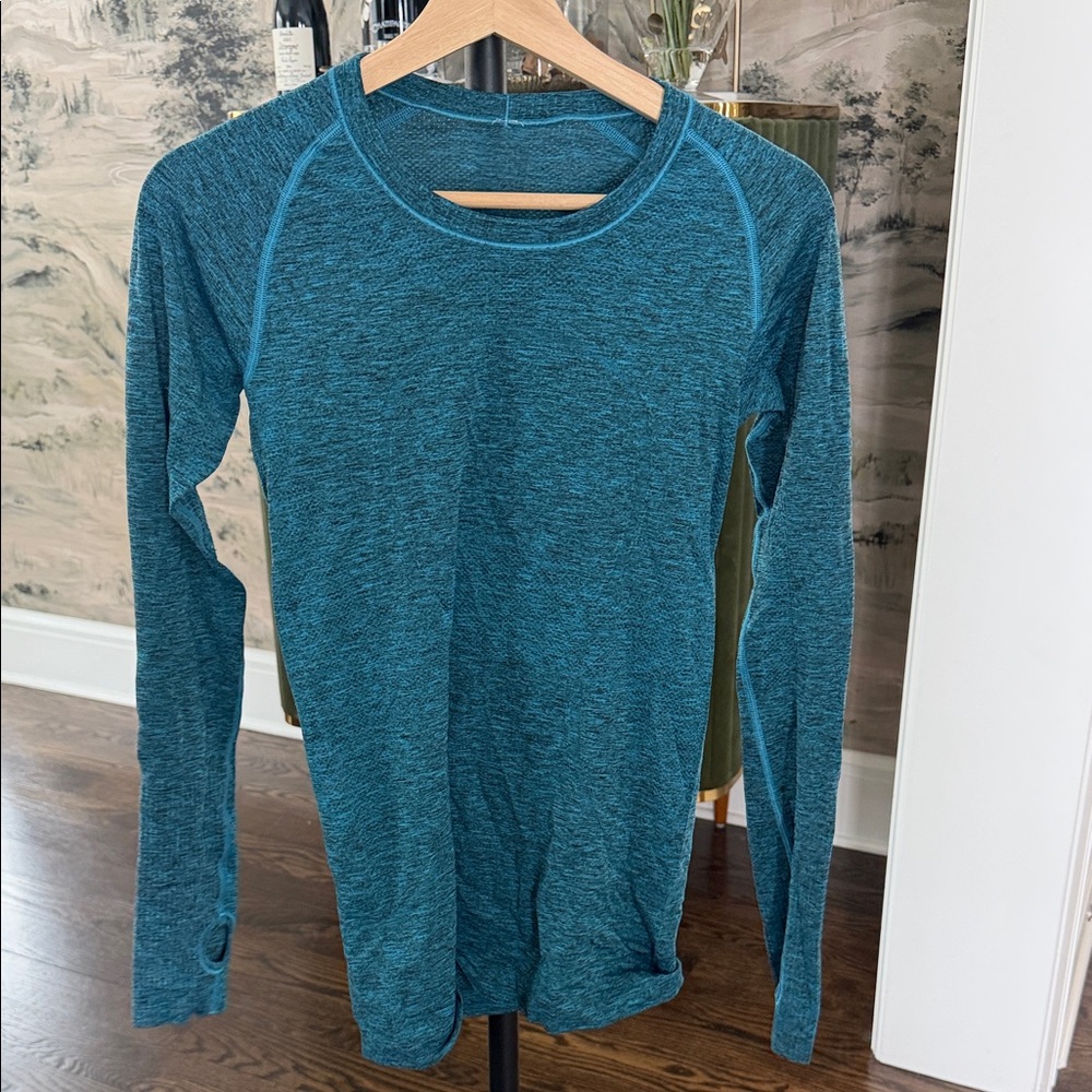 Lululemon workout top